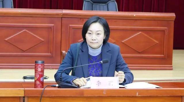 嫩模李丽莎喷水在线视频现象的深度解析-第2张图片
