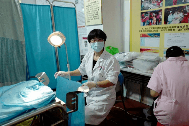 男医生吧实习男医生们的独特体验，一次意外的温暖接触-第3张图片