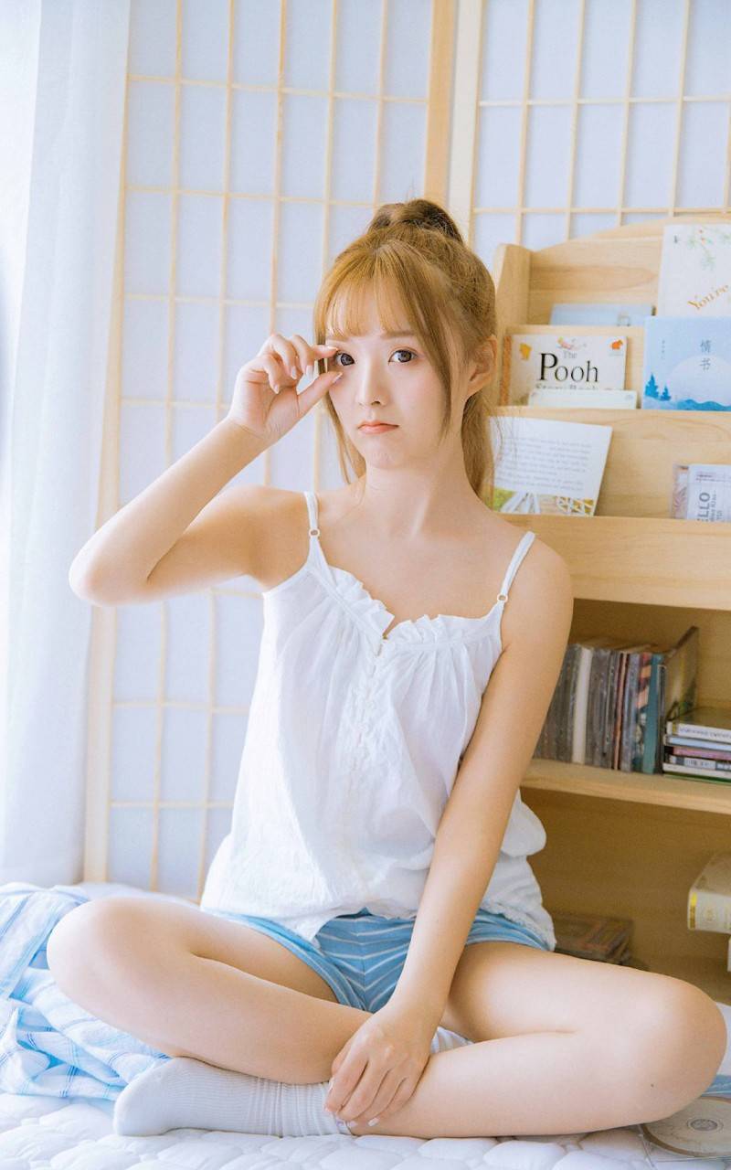 艺校水嫩漂亮得2美女艺校新生代，水嫩漂亮的两位美女-第1张图片