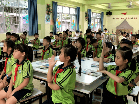 老师课堂上的特殊教学工具——跳D视频的独特体验