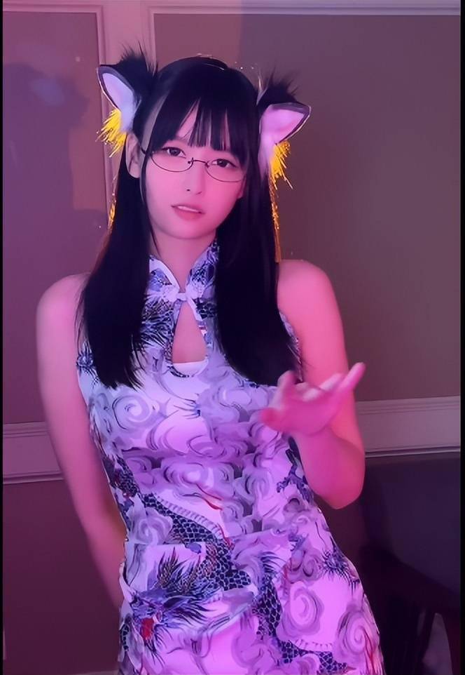 周淑怡紫色泳衣周淑怡的紫色魅力-第3张图片