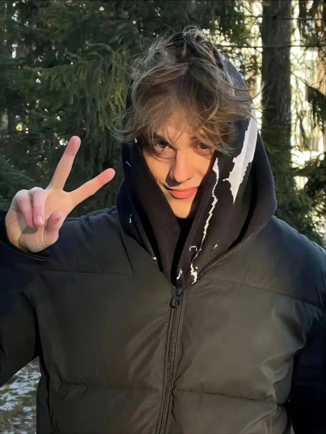 俄罗斯18一20岁关于俄罗斯18x与Vios少女的探讨，网络信息的道德与法律界限-第1张图片