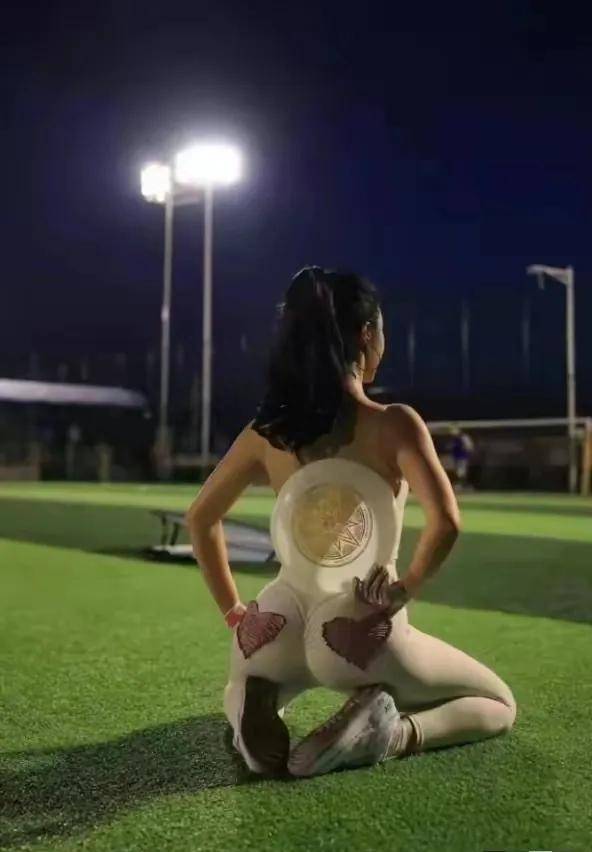 探索屁股之美，白大翘的魅力