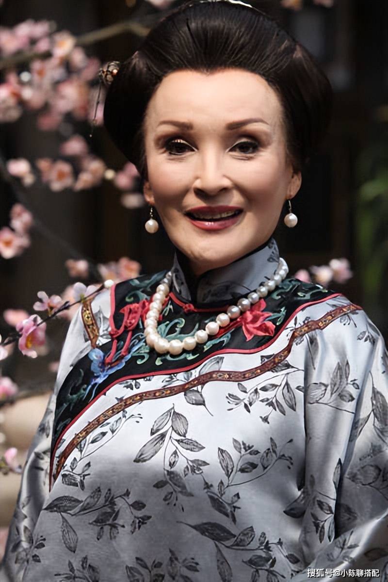 老太婆的魅力与风情-第2张图片