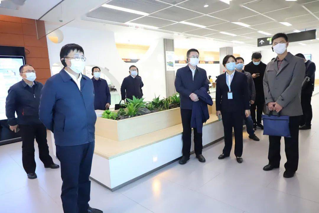 办公室挺进市长美妇雪臀办公室中的意外邂逅——探索市长美妇雪臀的魅力-第3张图片