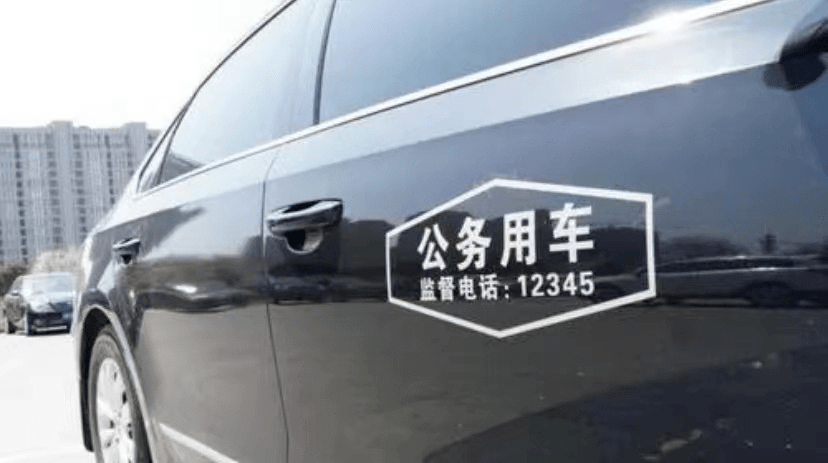 公车乱欲公车乱象与道德失范的反思-第1张图片