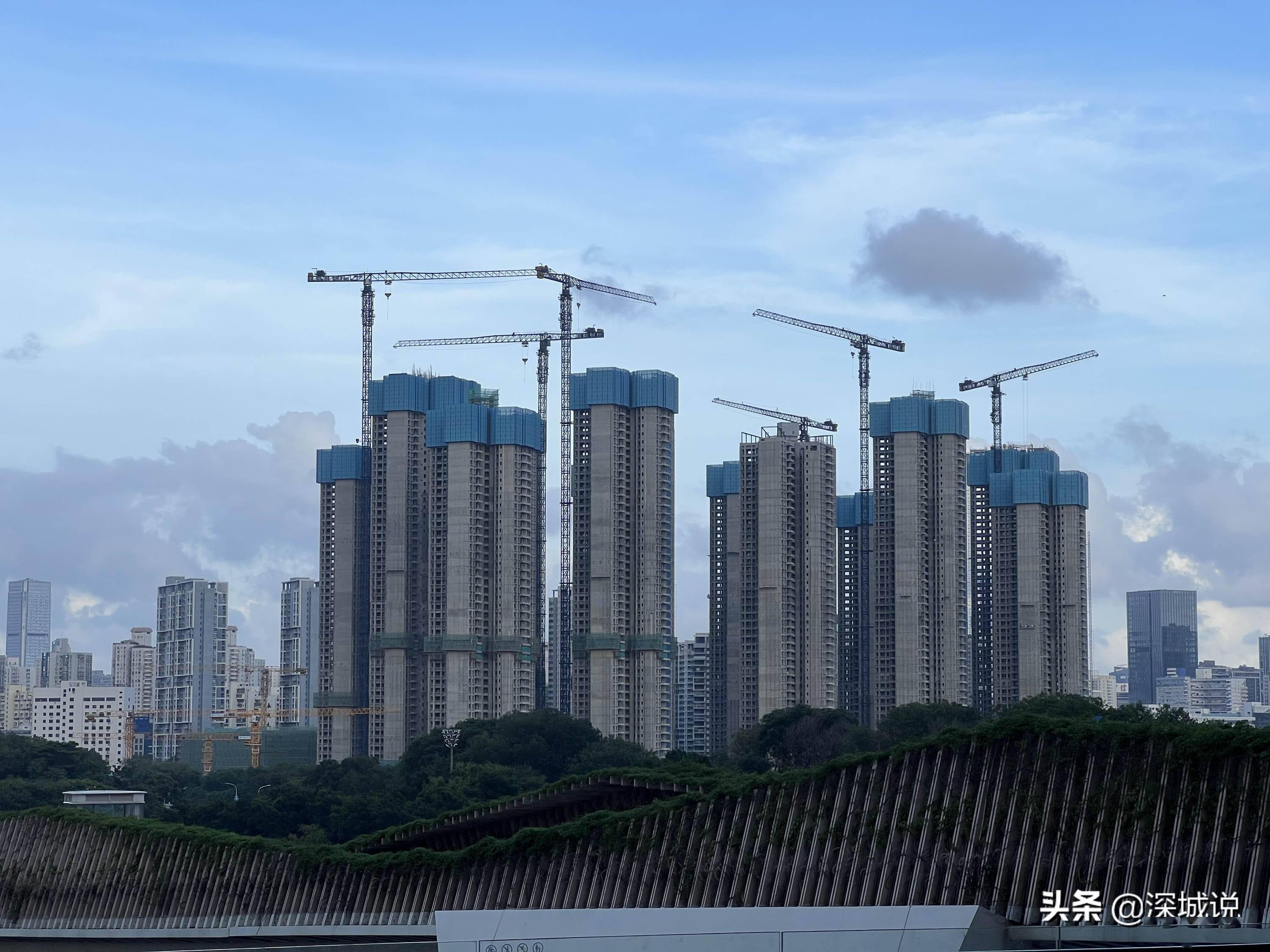 高楼落地玻璃playbl高楼落地玻璃窗下的PLAY-第2张图片