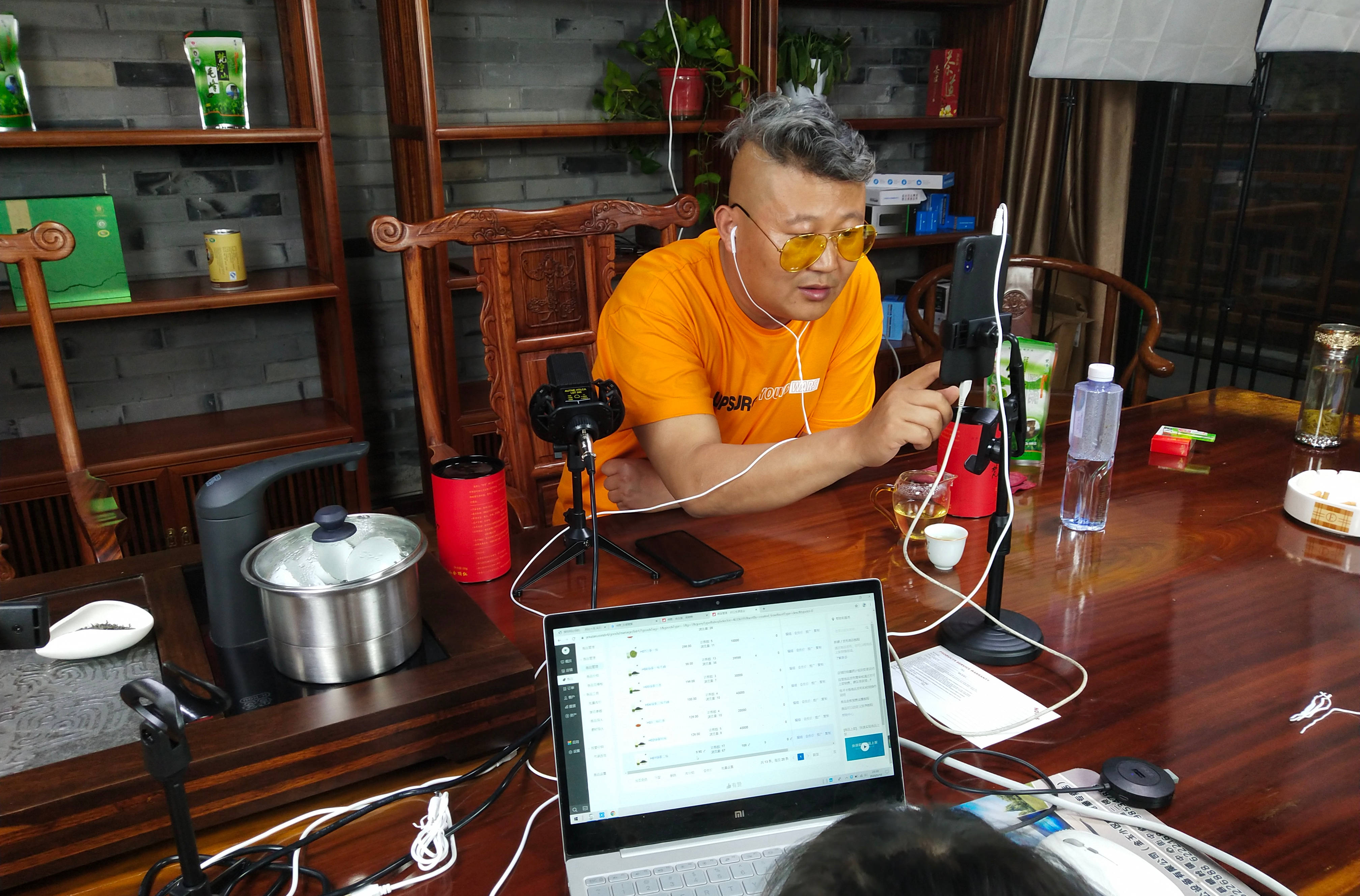 夜艳直播夜艳直播，现代网络直播的璀璨之星