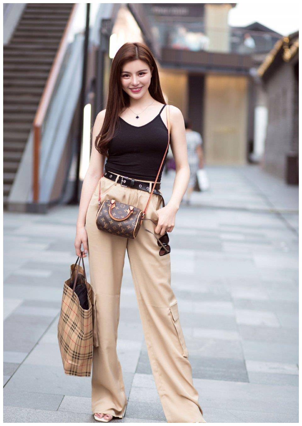 黄图美女黄图美女，古代艺术中的女性形象