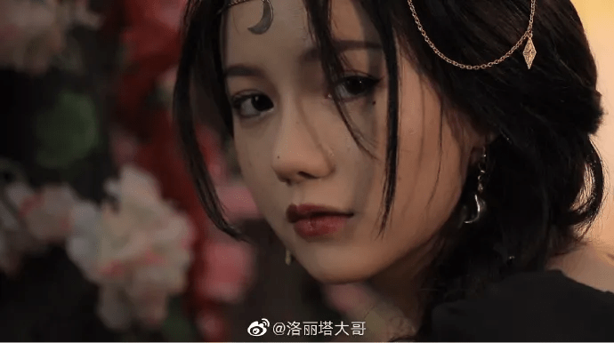 洛丽塔风格下的独特魅力——洛丽塔大哥-第3张图片
