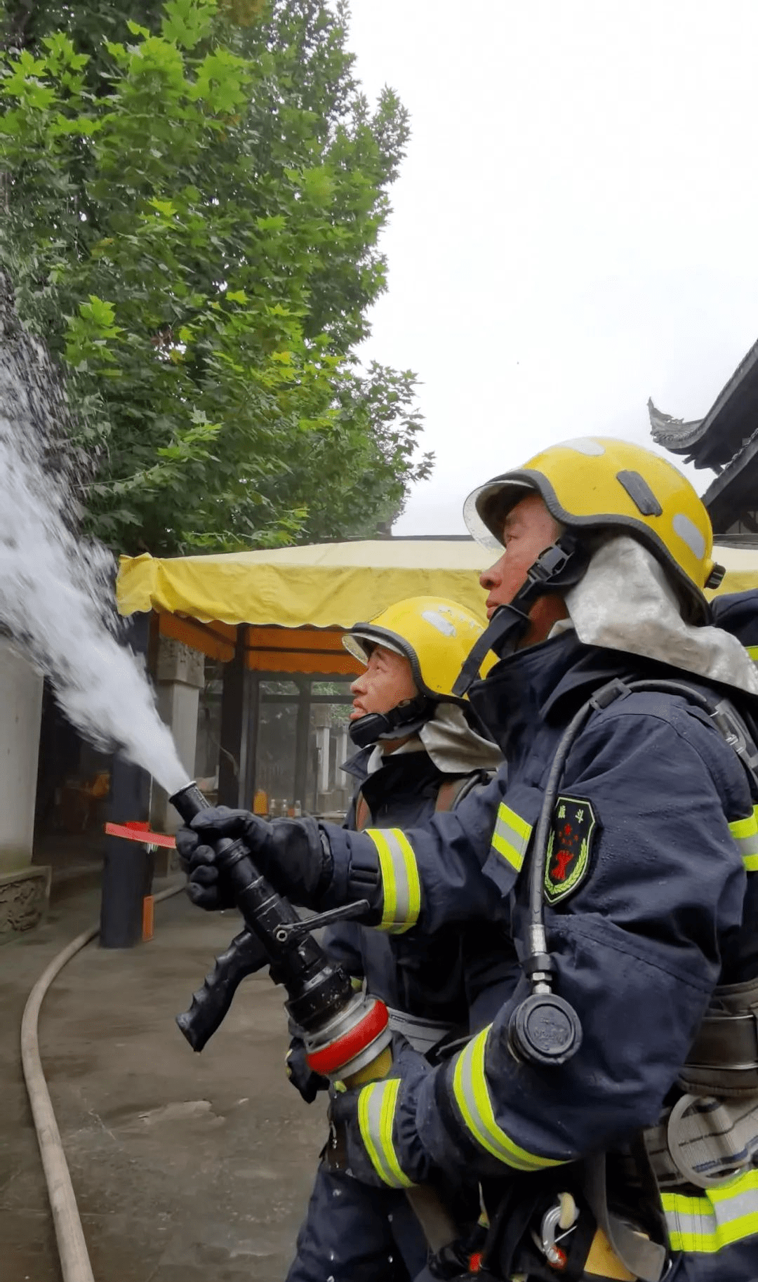 爱情消防车爱情消防车，守护爱情的特殊力量-第3张图片