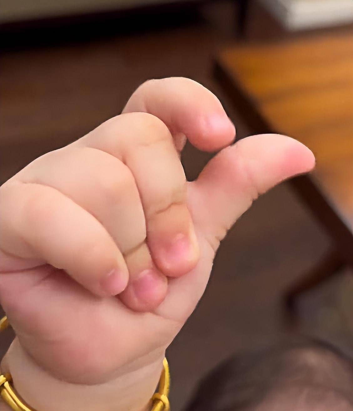 边吃奶边弄进去的呻吟动