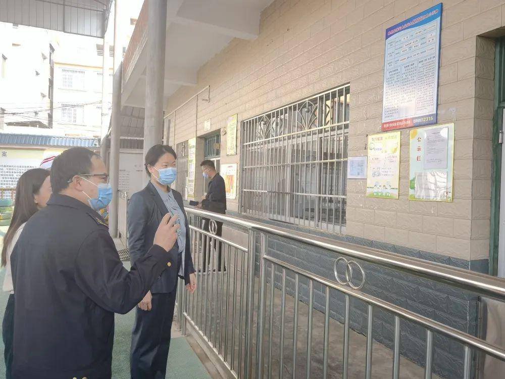 部长去下属家吃饭部长与下属的温馨共餐