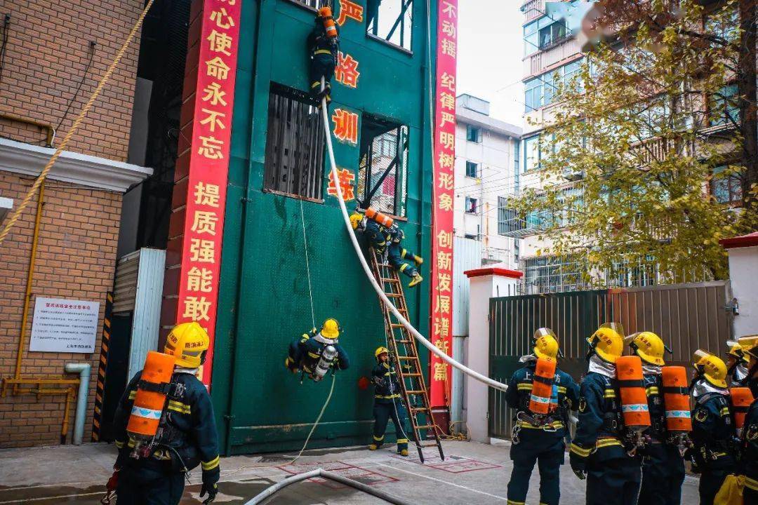 暴风雪逃生攻略，生命至上的紧急指南