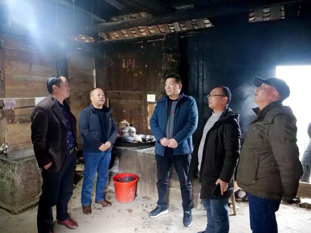 维修工王强与张婷的温暖故事