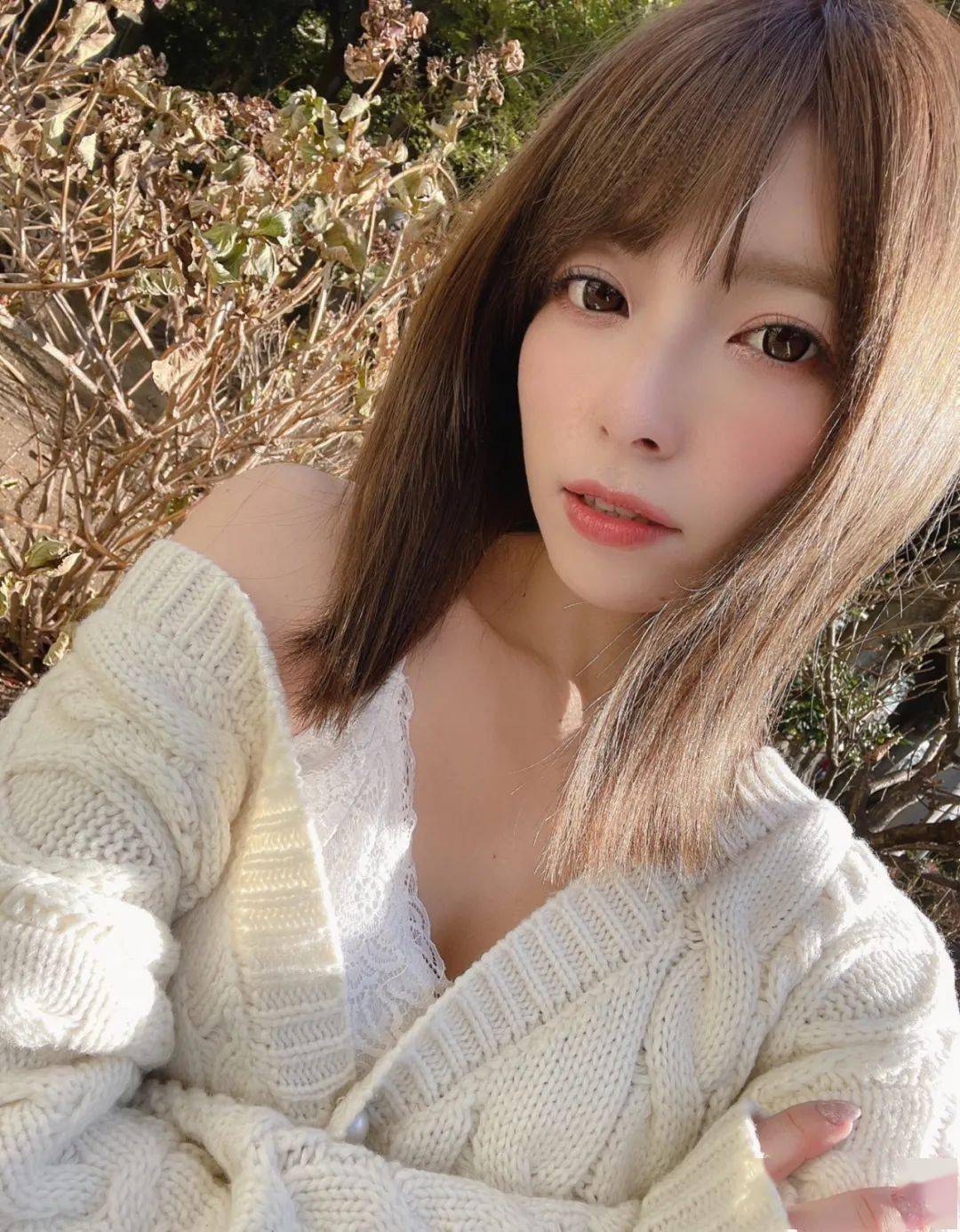 波多野结衣与三个女人的蕾丝边故事