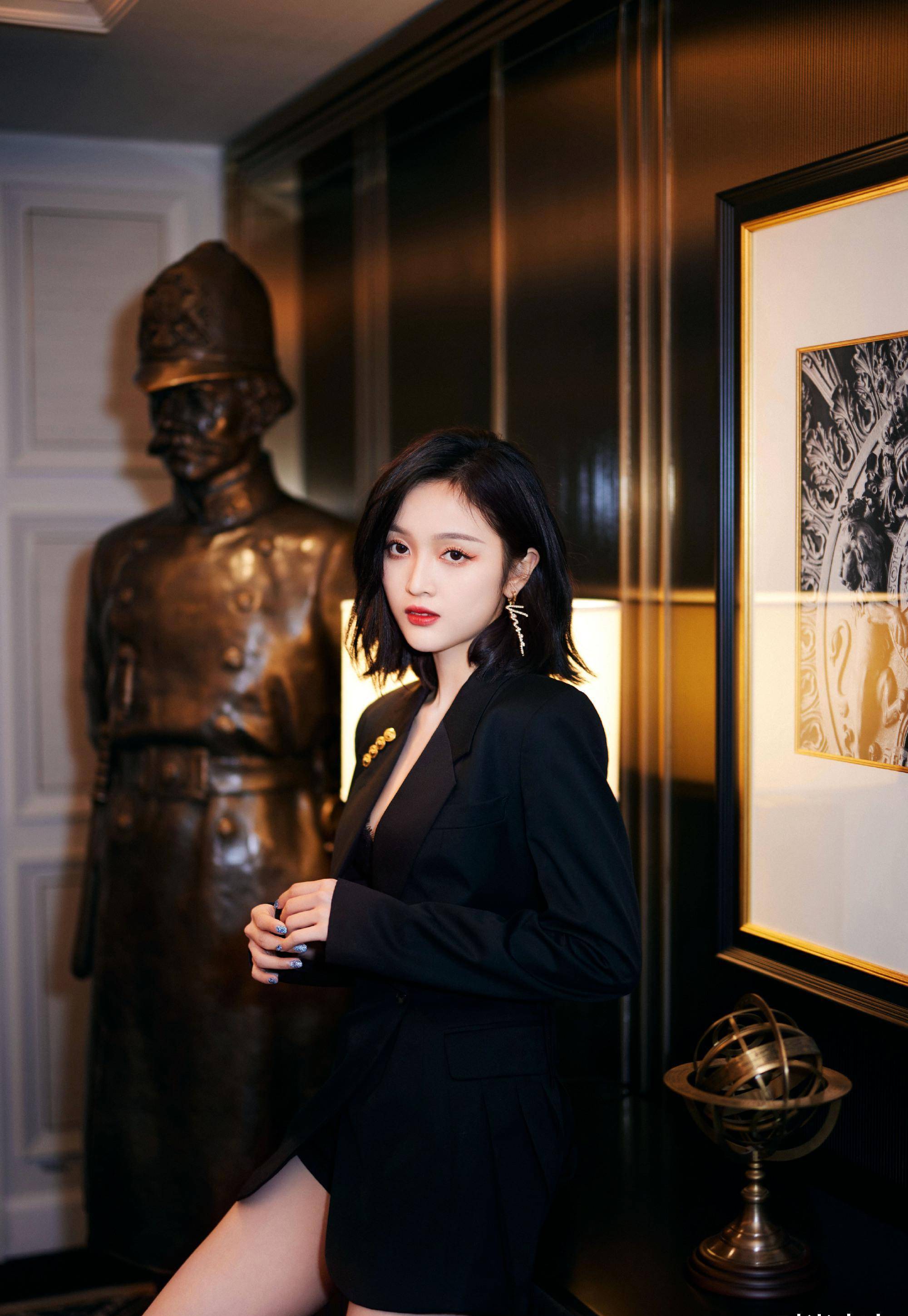 美女私密部位露出来图片不加加马赛克美女私密部位图片的探讨与道德界限-第3张图片