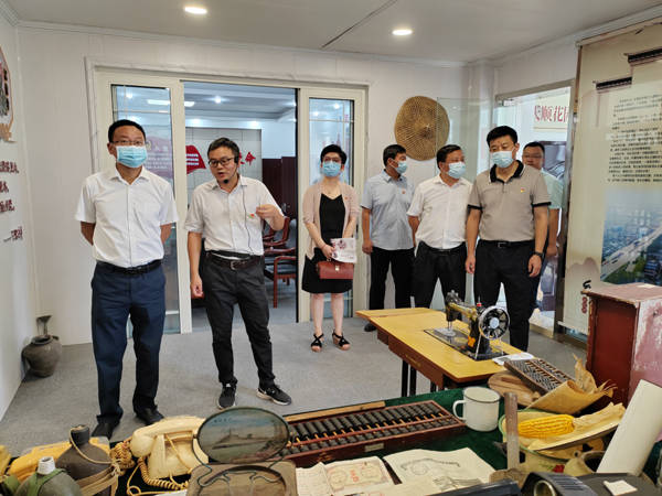 扬州戴局长与放荡少妇的爰情视频，不正当关系引发的社会思考-第2张图片