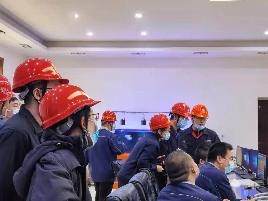 工地上的合作与成长——我与大叔的共同经历