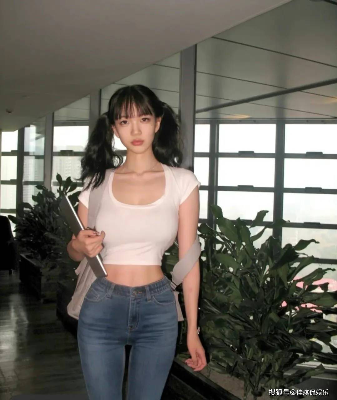 狂肉校花在校长办公室的秘密-第2张图片