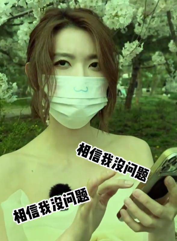 聂小雨素颜直播聂小雨黑色皮衣亮相吃鸡游戏世界，引爆网络热议