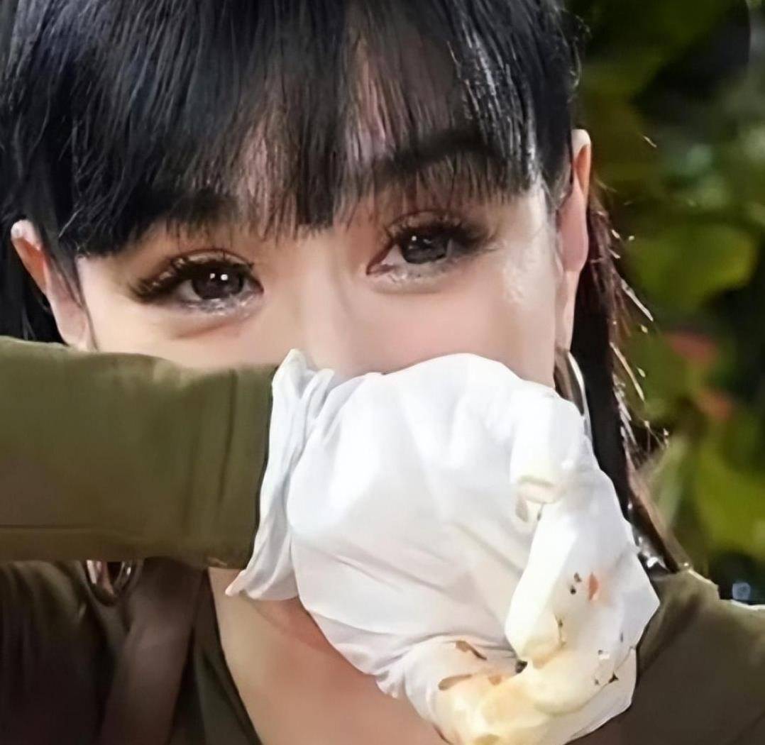 宝宝才两根手指就哭了正常吗宝宝初识世界，两根手指的微妙触动-第2张图片