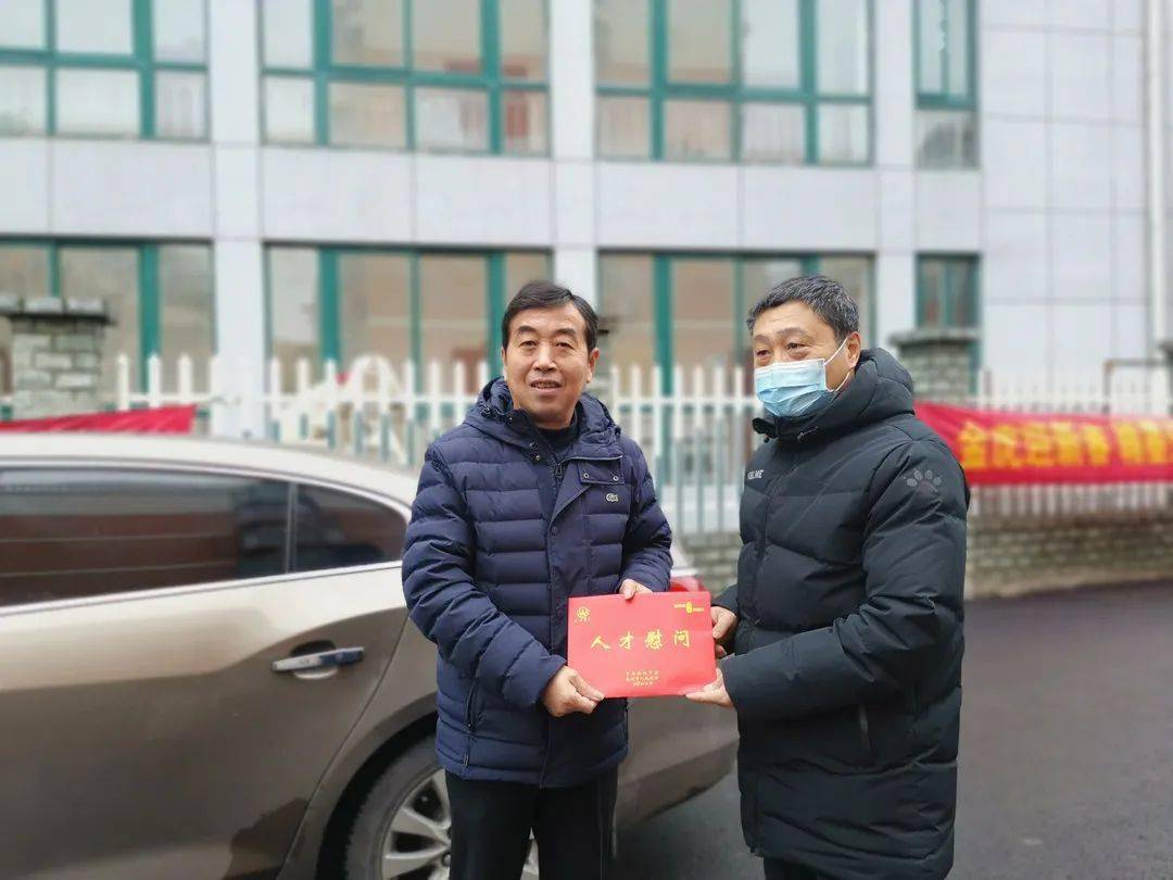 扬州戴局长与放荡少妇的爰情视频，不正当关系引发的社会思考-第1张图片