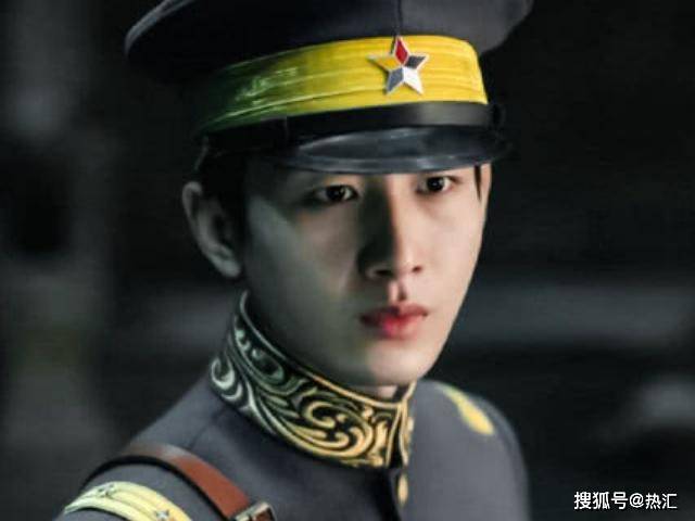 空少男友 小说空少与保镖的意外邂逅，一段隐秘的呻吟之旅-第2张图片
