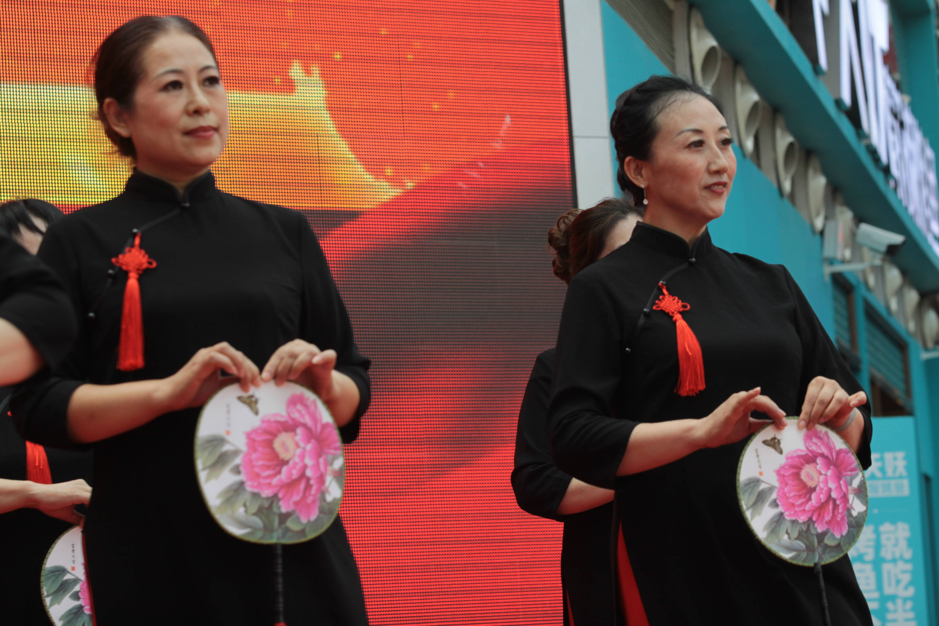 国色天香精品卡，一卡二卡三百的魅力与价值-第1张图片