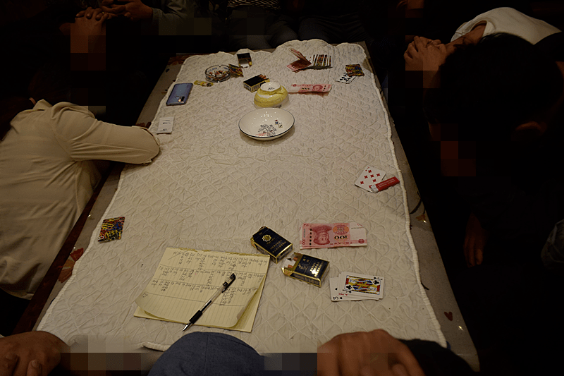 深夜娱乐需谨慎——关于半夜打扑克叫疼的视频软件-第2张图片