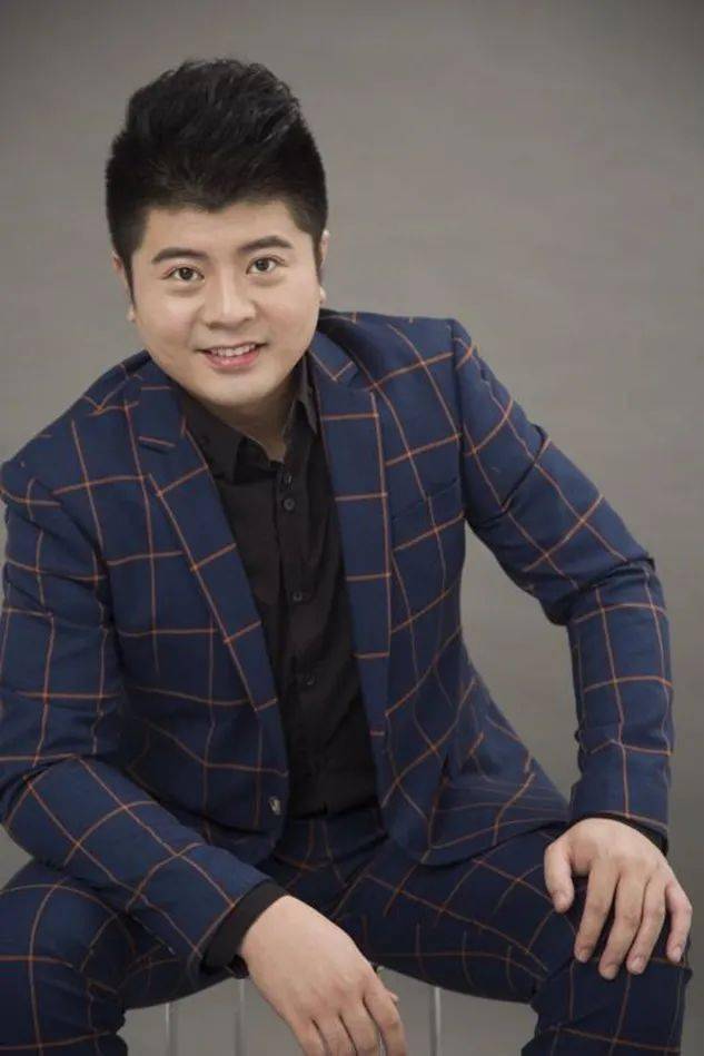 跨越十八岁，聆听青春的旋律——戴好耳机，开启你的音乐之旅-第1张图片