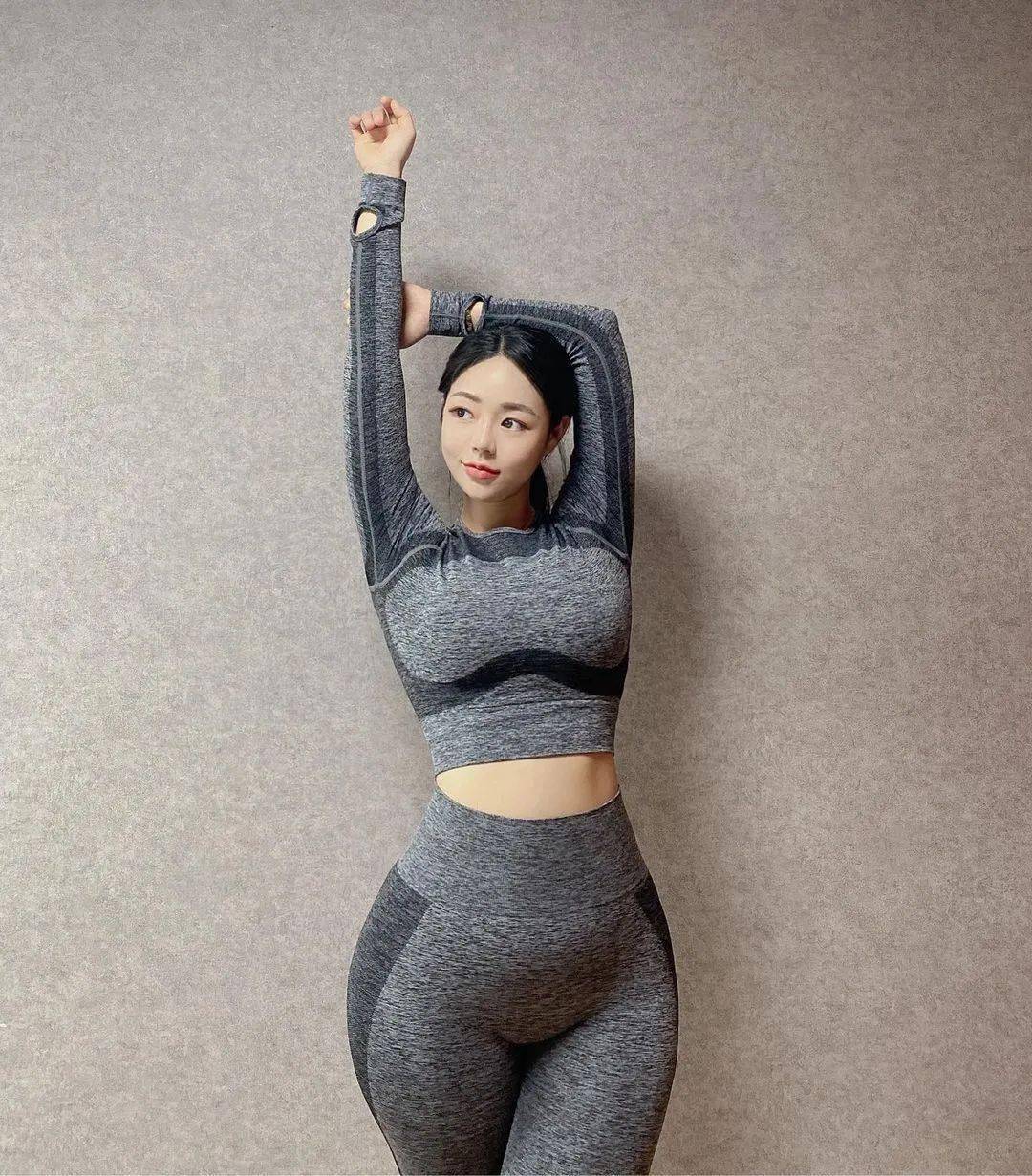 公交车挺进艳妇小说公交车之旅中的艳妇奇遇