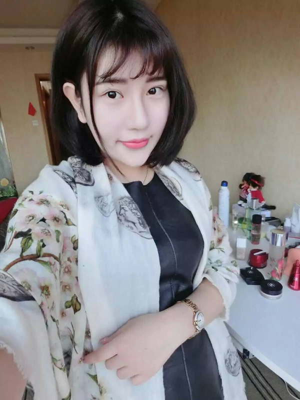 校花帮我手校花与我的亲密互动——一次难忘的体验-第2张图片