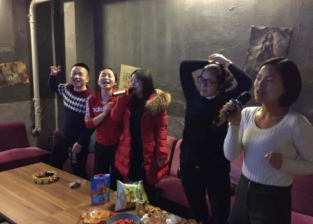 18同志少爷在KTV直播的背后故事-第2张图片