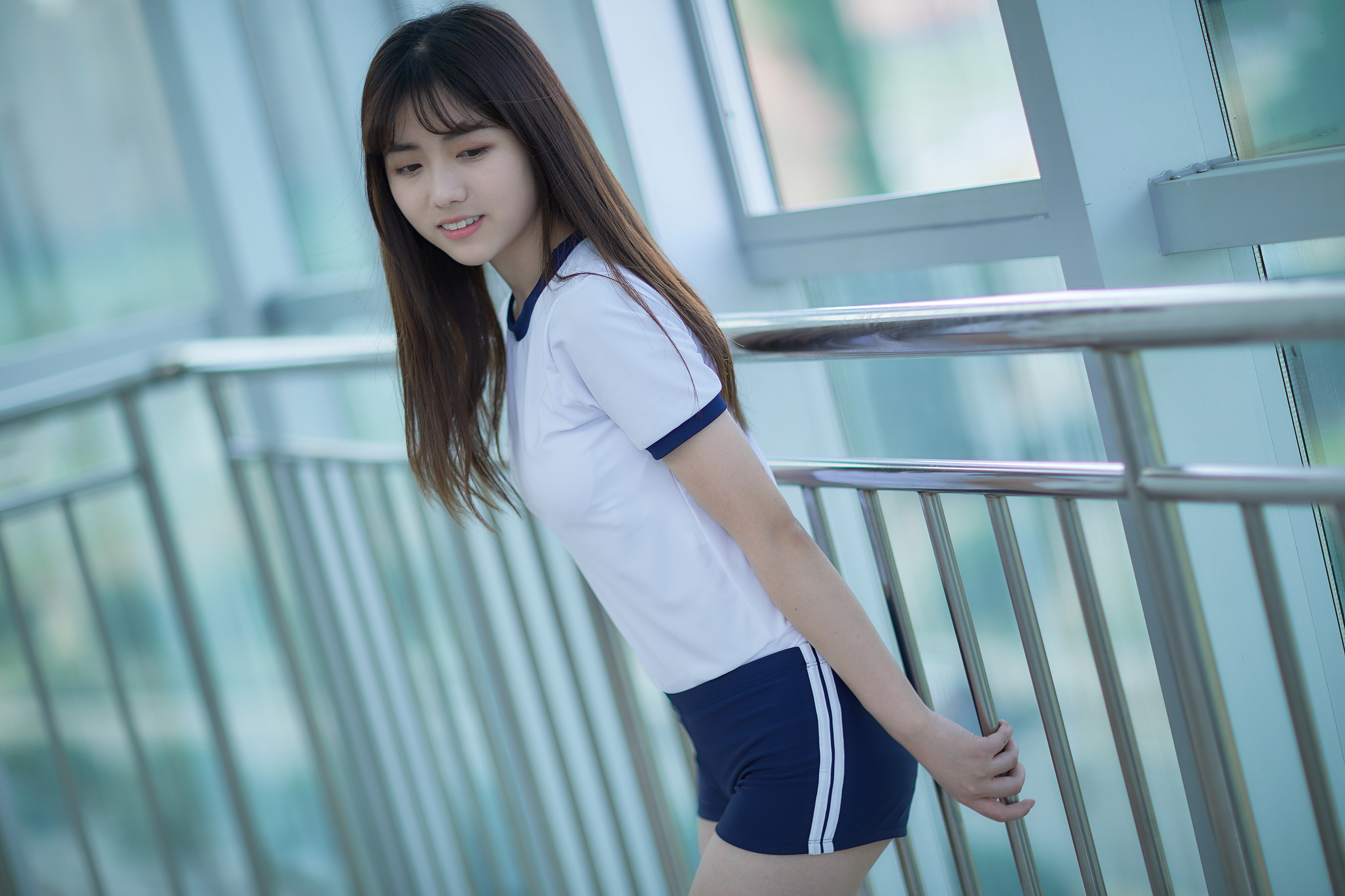 我的放荡丝袜校花-第2张图片