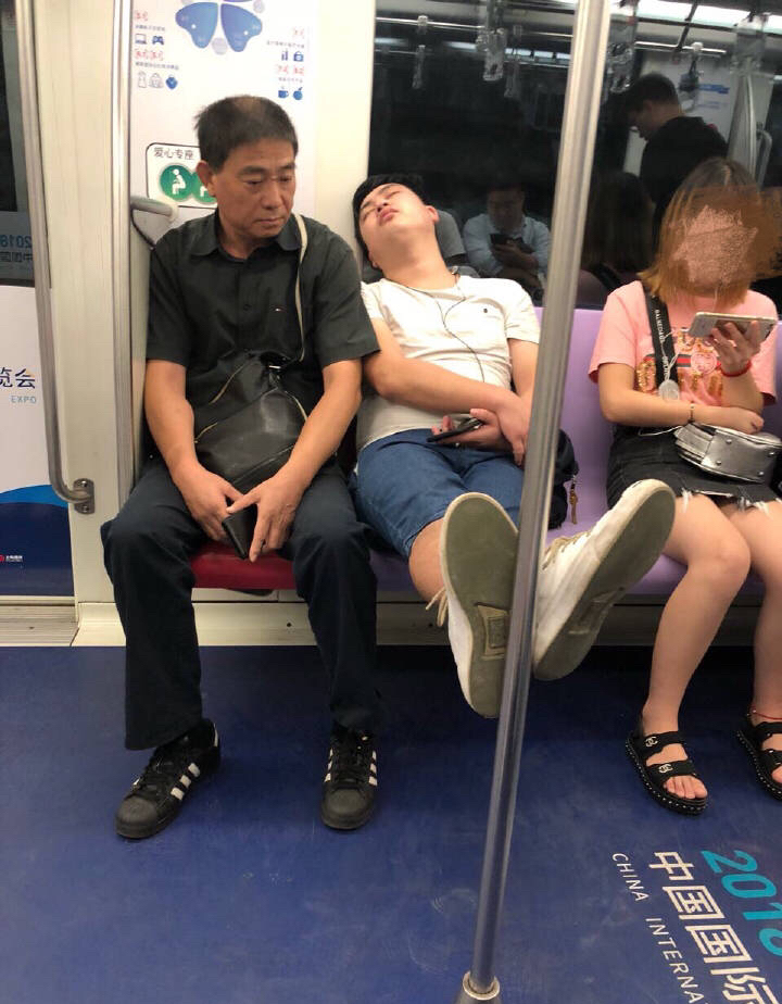 公交车上遭遇不测，如何应对公交车上的不法行为