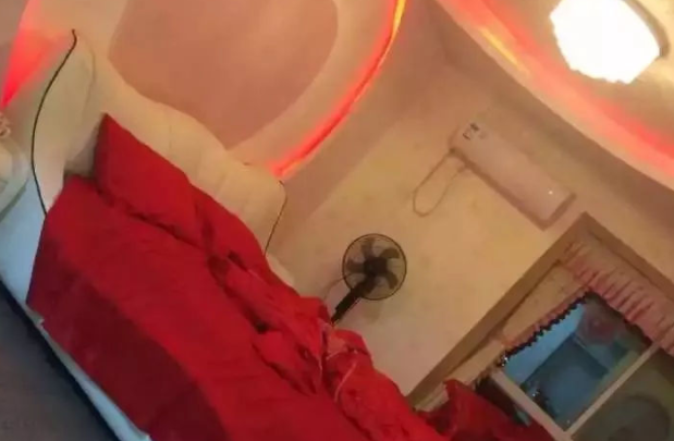 在公厕被灌满JING液公厕遭遇，被灌满JING液的不幸经历