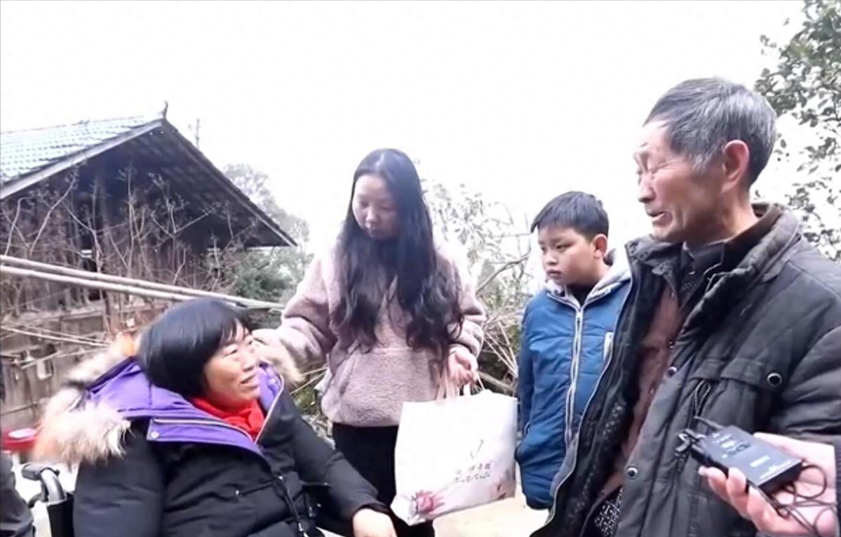 回娘家白天像父女晚上像夫妻性饥渴的风流退休老妇，探索背后的社会与心理因素-第3张图片