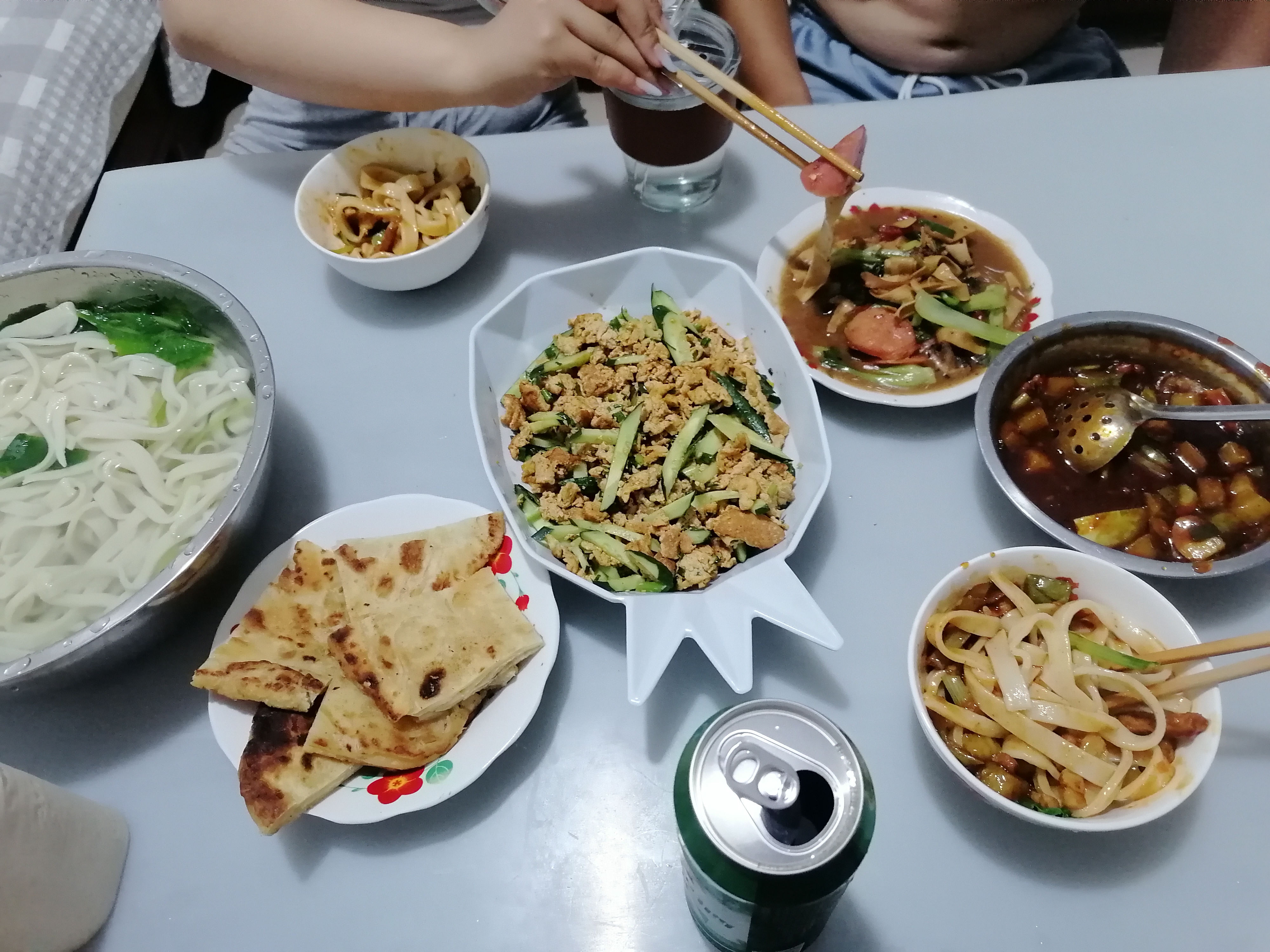 吃饭的时候还要顶连在一起吃饭时刻的连续与相连-第3张图片