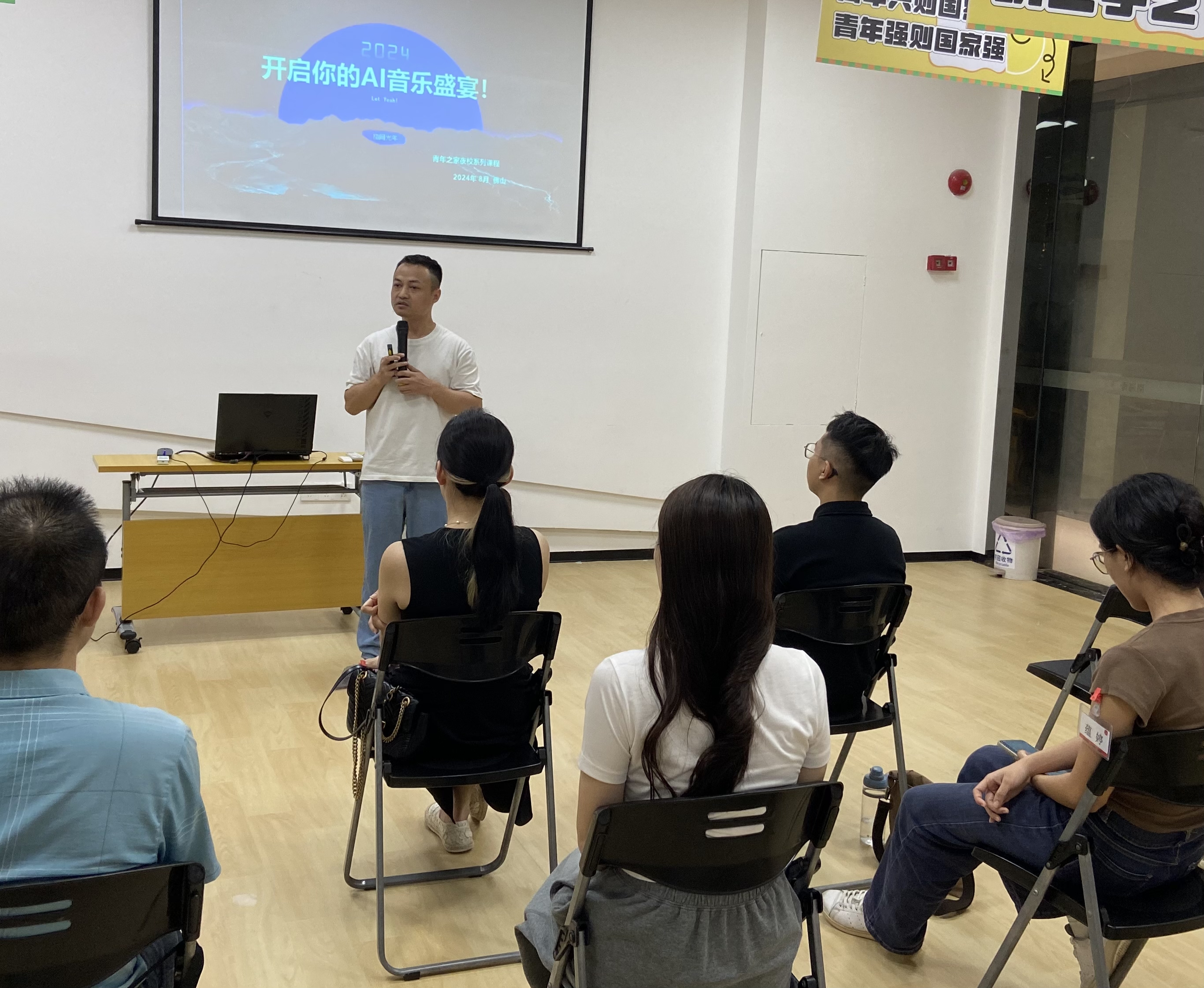 和一老师课堂视频集锦一次难忘的课堂体验，与老师共度一节课