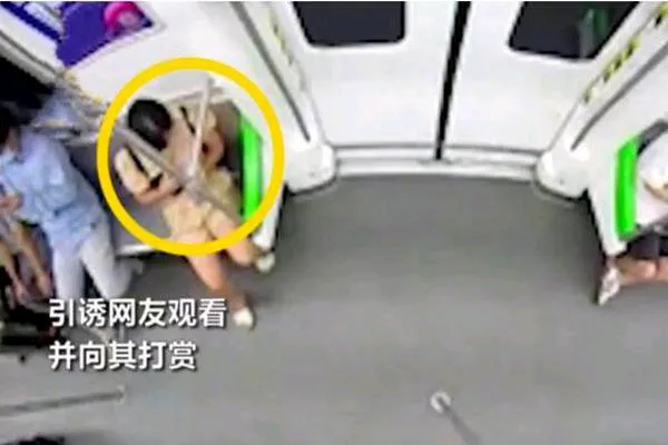 18美女腿打开无遮软件探索网络世界中的不雅内容——以18美女腿打开无遮软件为话题-第2张图片