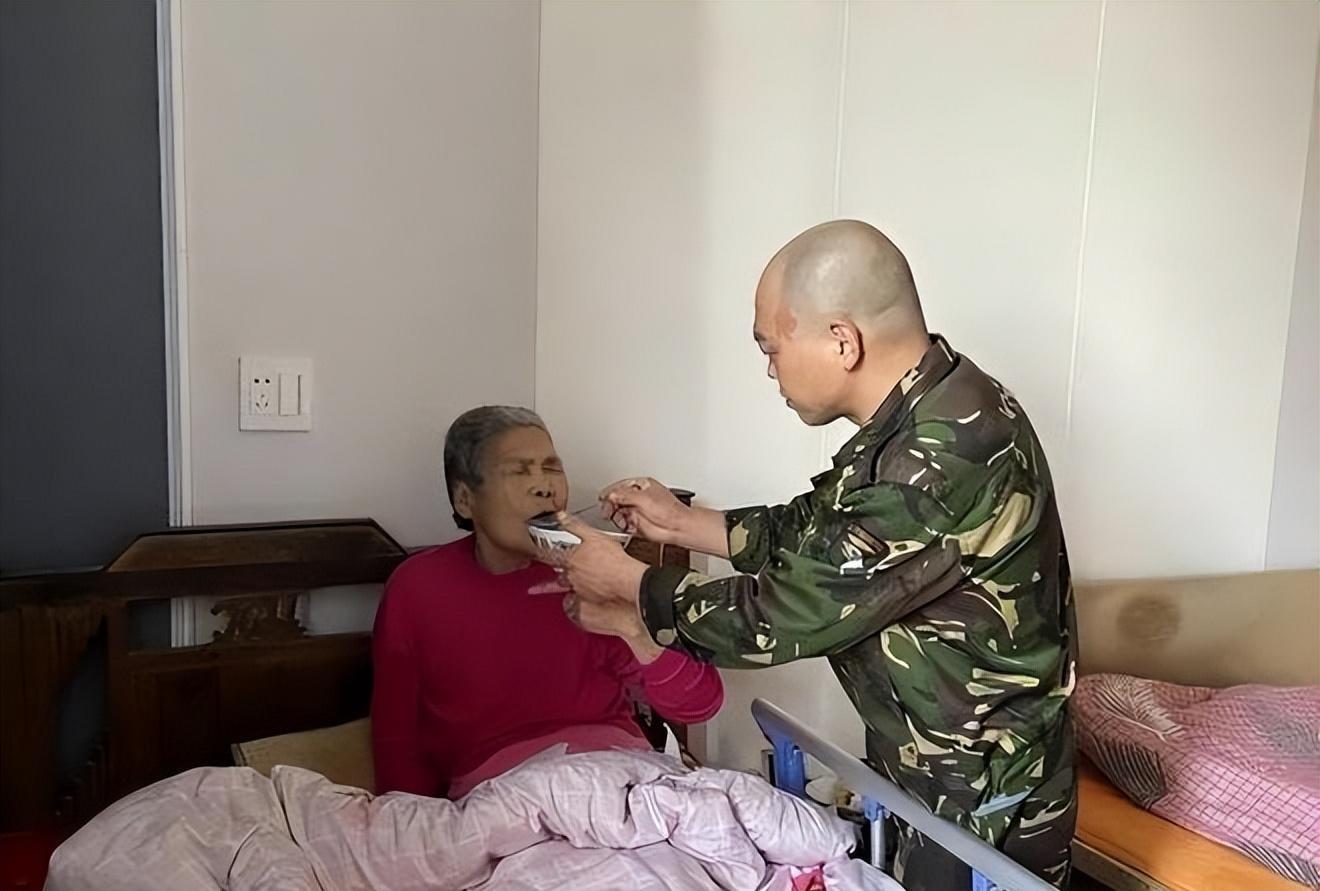 我和母亲的真实瞬间-第2张图片