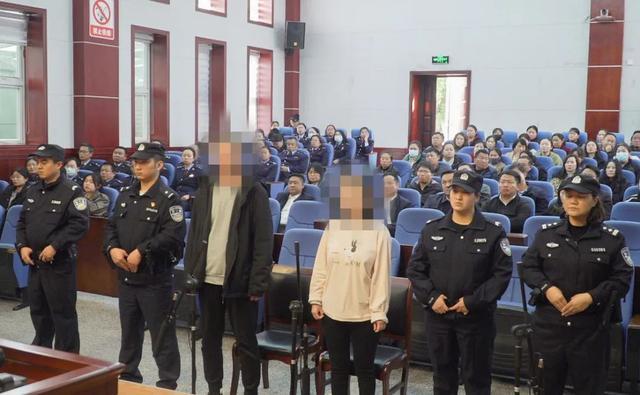 领导与下属之间的不正当关系——以领导扒开我奶罩吸我奶头图片为引子-第2张图片