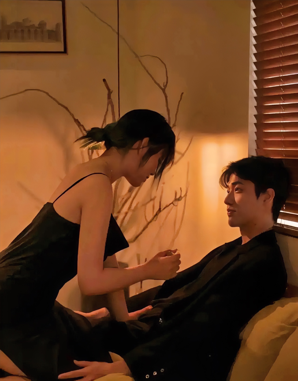 男人与女人在夜晚的肌肤之亲