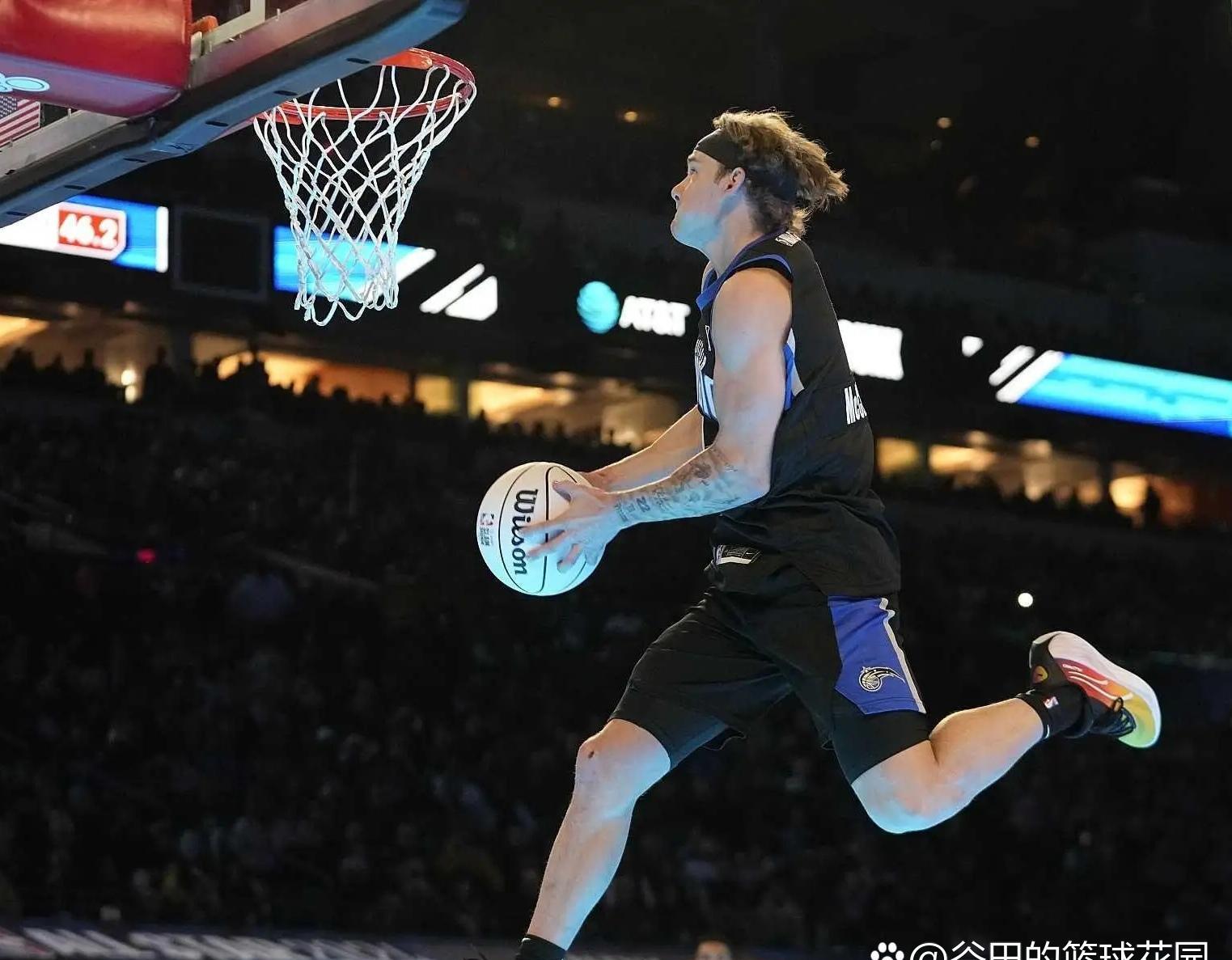 2k9扣篮大赛怎么扣2K9篮球游戏，如何实现扣篮的技巧