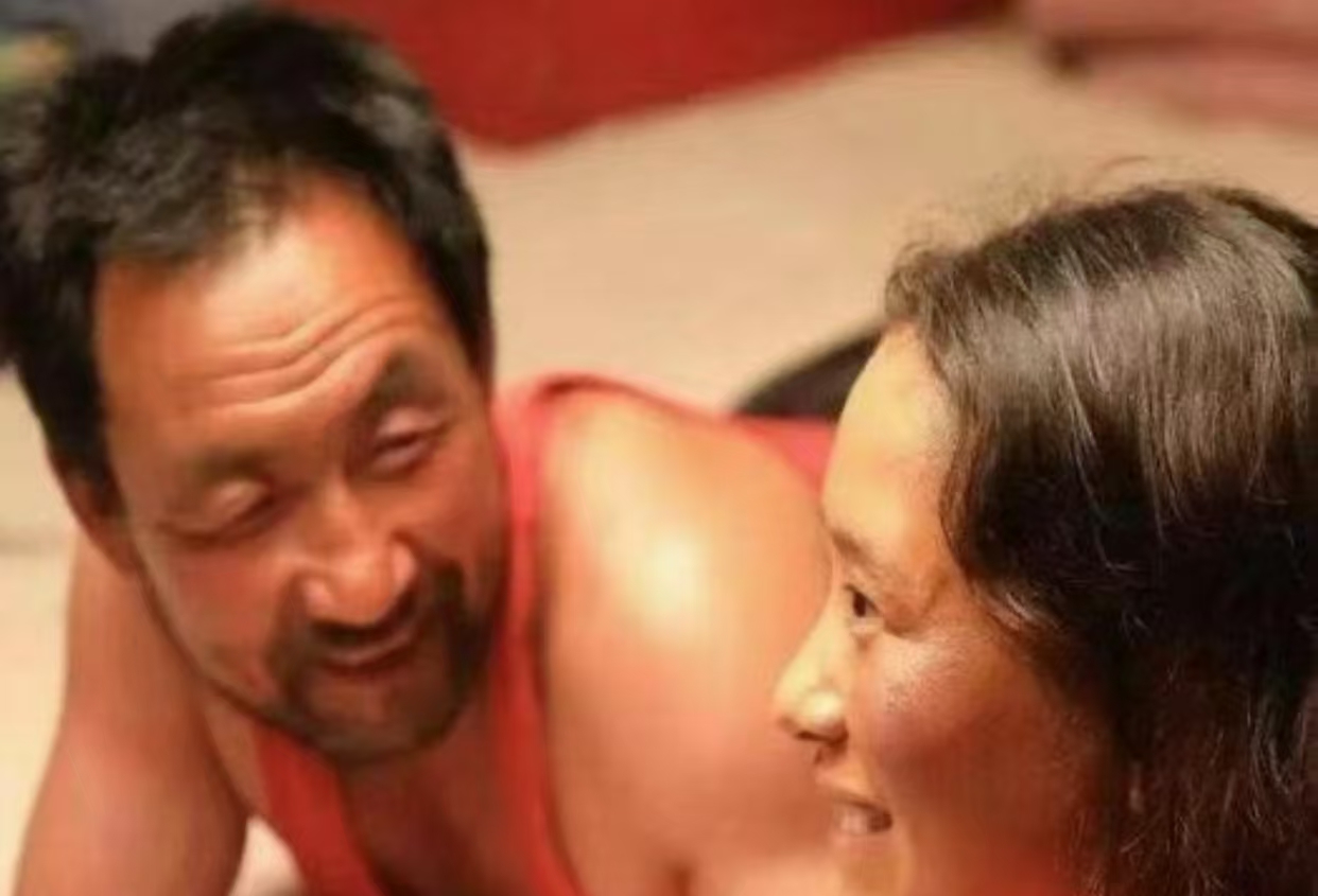 东北熟妇与小伙的亲密关系探讨-第1张图片