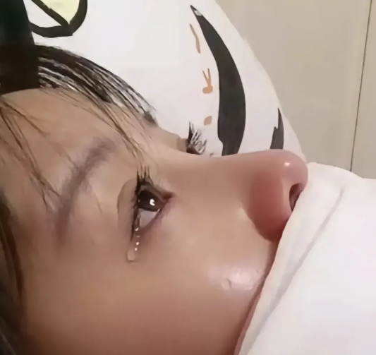 宝宝我难受帮我视频宝宝我难受，请帮我视频