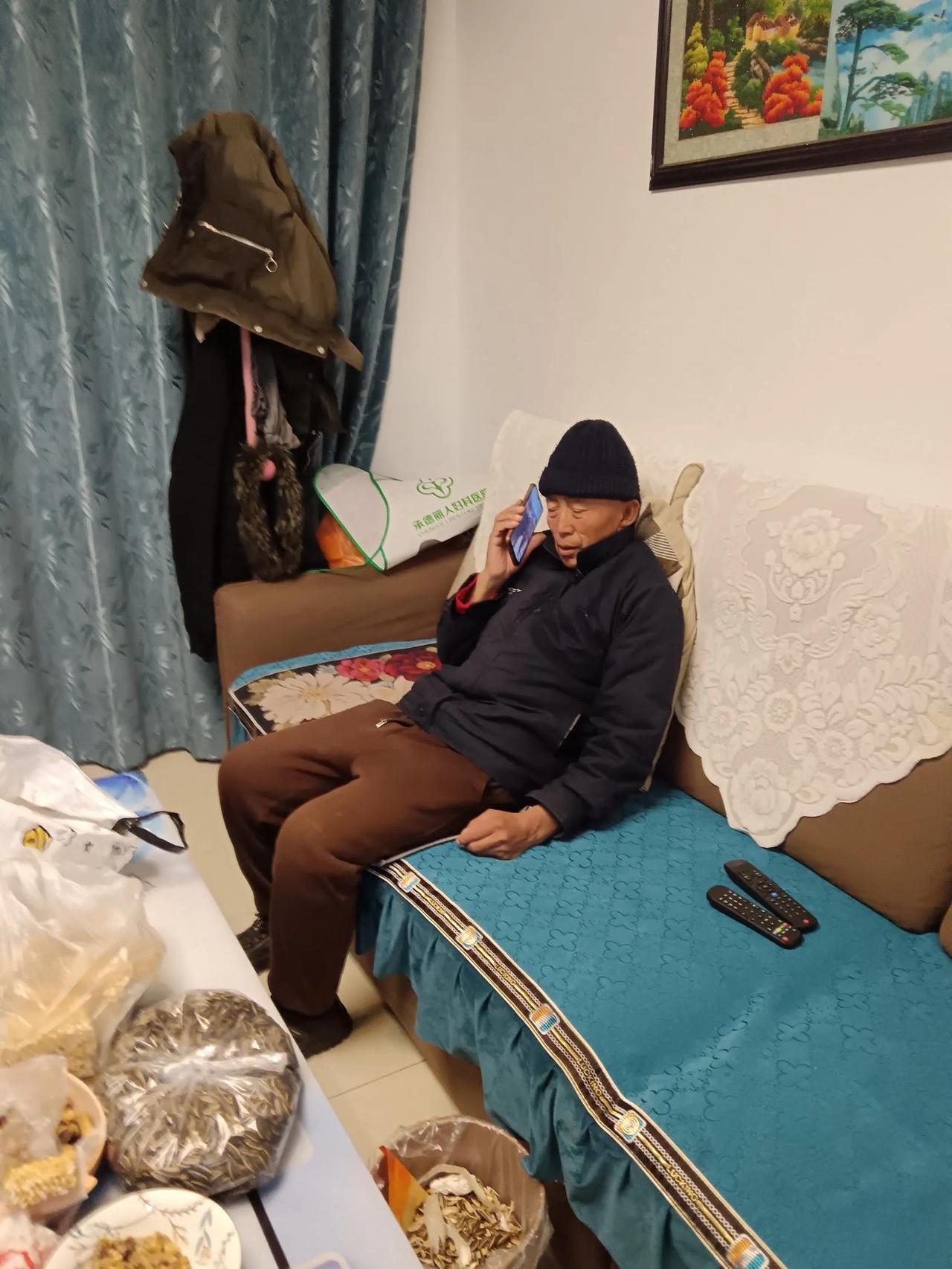 一个老头和老太太打一成语老头与老太太的温馨日常