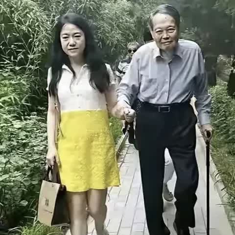翁帆孩子翁帆产下一子，四岁生活纪实-第3张图片