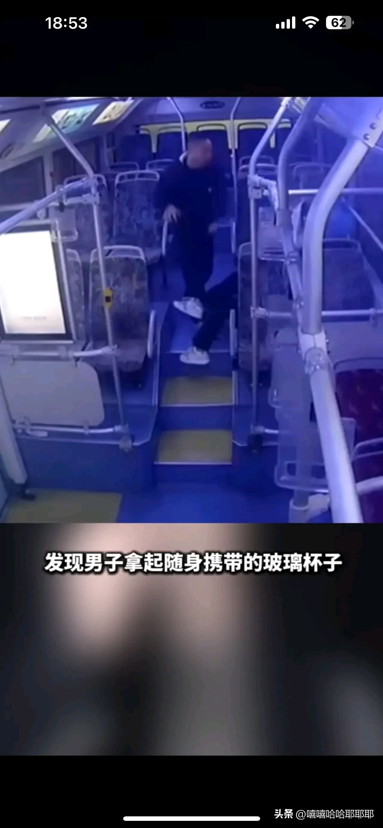 公交车上的意外体验，最后一排的秘密-第3张图片